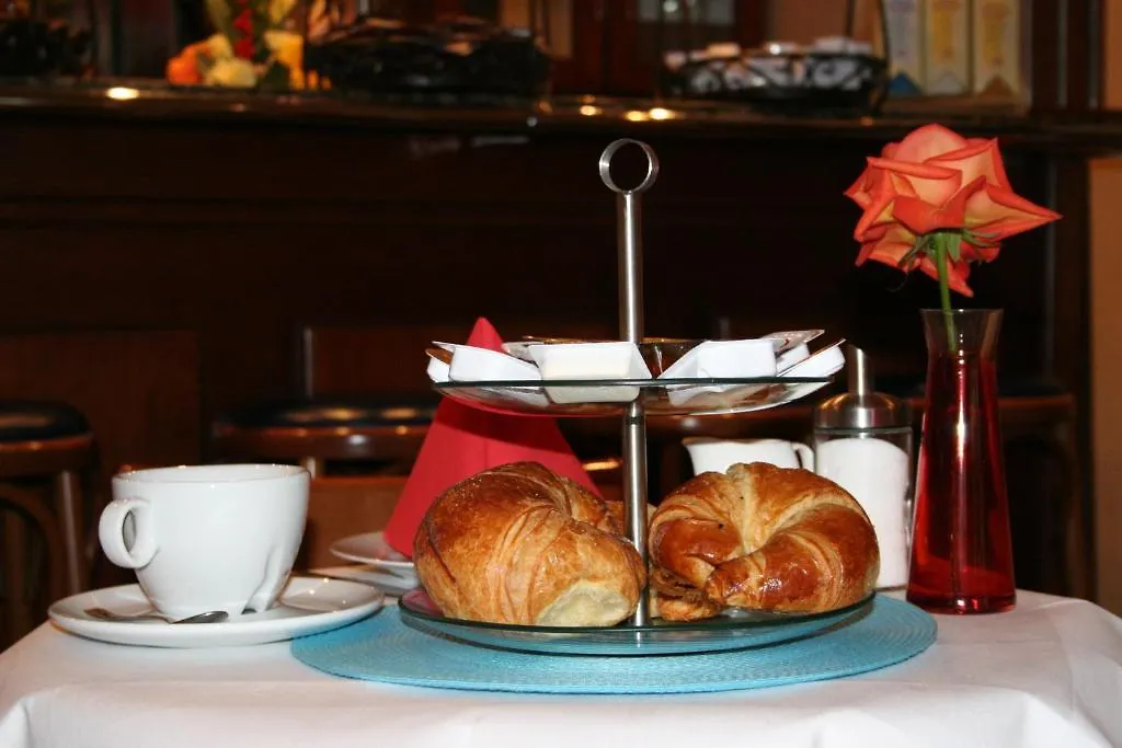 Hotel Little Paris Франкфурт-на-Майне